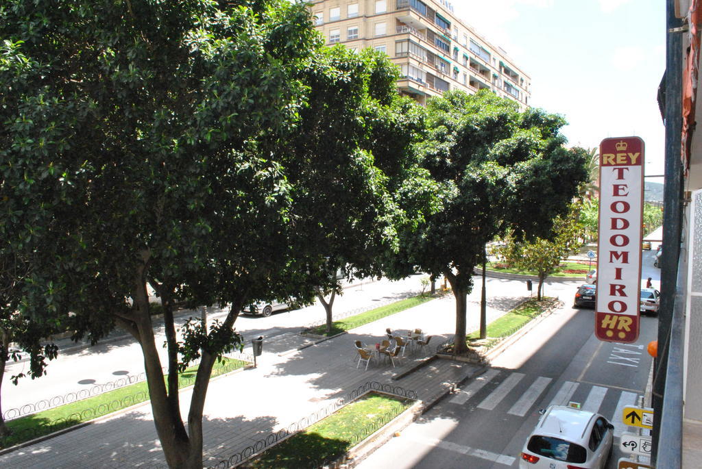 Hostal Rey Teodomiro Orihuela Buitenkant foto