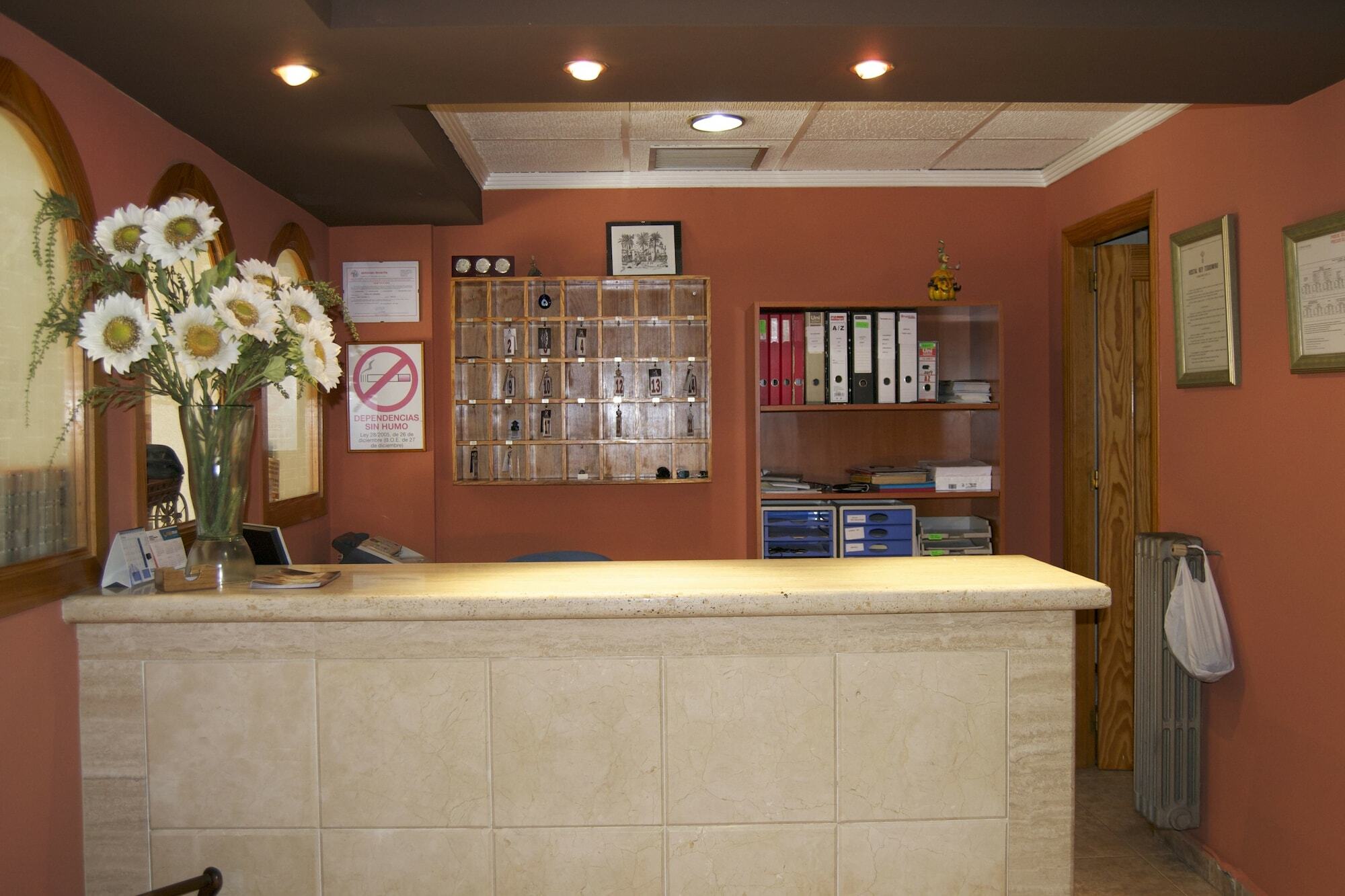 Hostal Rey Teodomiro Orihuela Buitenkant foto